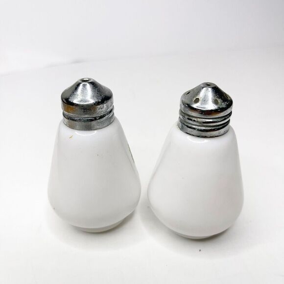 Vintage London Souvenir Milk Glass Salt Pepper Shakers Big Ben Trafalgar Square - Picture 4 of 6
